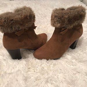 DANA BUCHMAN Faux Fur Fashion Ankle Boots Size 6,5